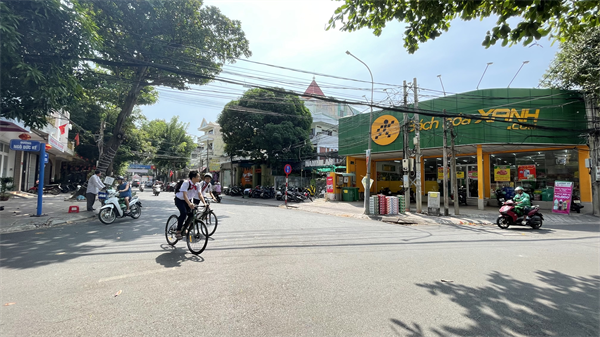 SẢN PHẨM CÓ DÒNG TIỀN ỔN ĐỊNH HÀNG THÁNG. CUỐI NĂM GIẢM GẤP 2 TỶ. VỊ TRÍ ĐẸP NGAY NGÃ 3 ĐƯỜNG. GIÁ TỐT