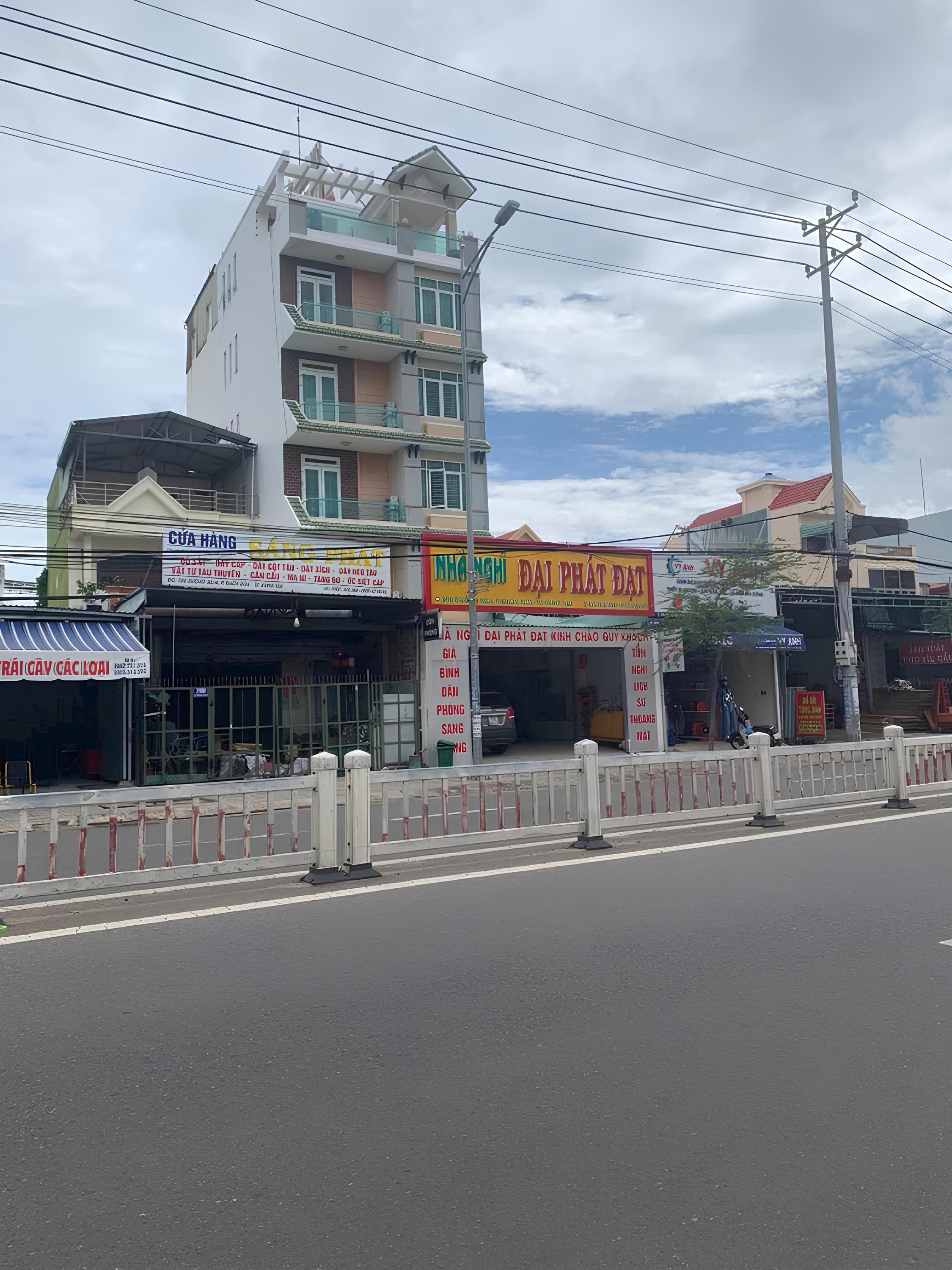 BÁN LÔ ĐẤT ĐANG CHO THUÊ 50 TRIỆU HÀNG THÁNG.